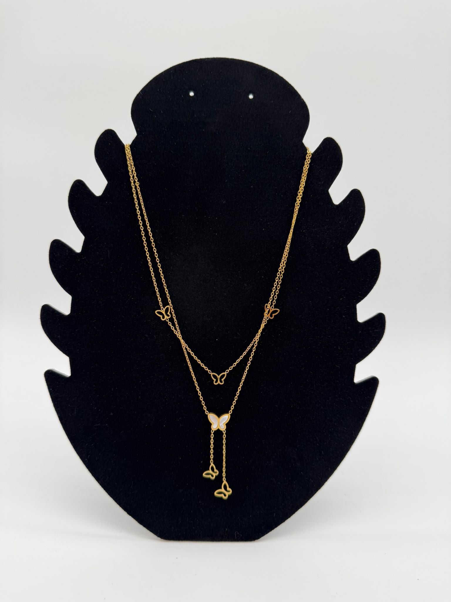 Collier en acier inoxydable doré papillon - détail