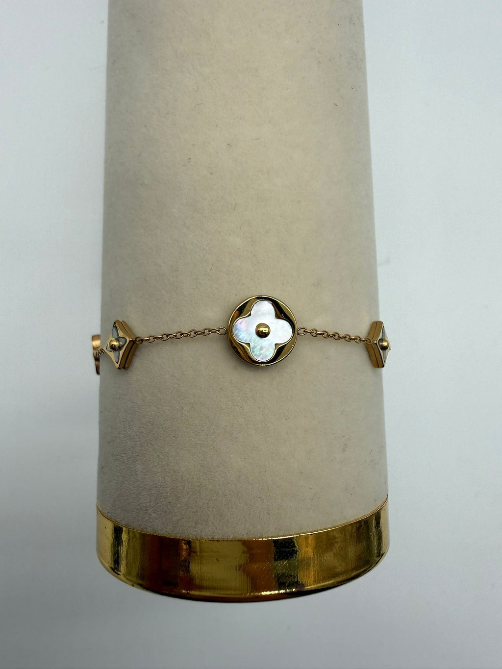 Bracelet en acier inoxydable doré à motifs fleur Bijouinox Paris