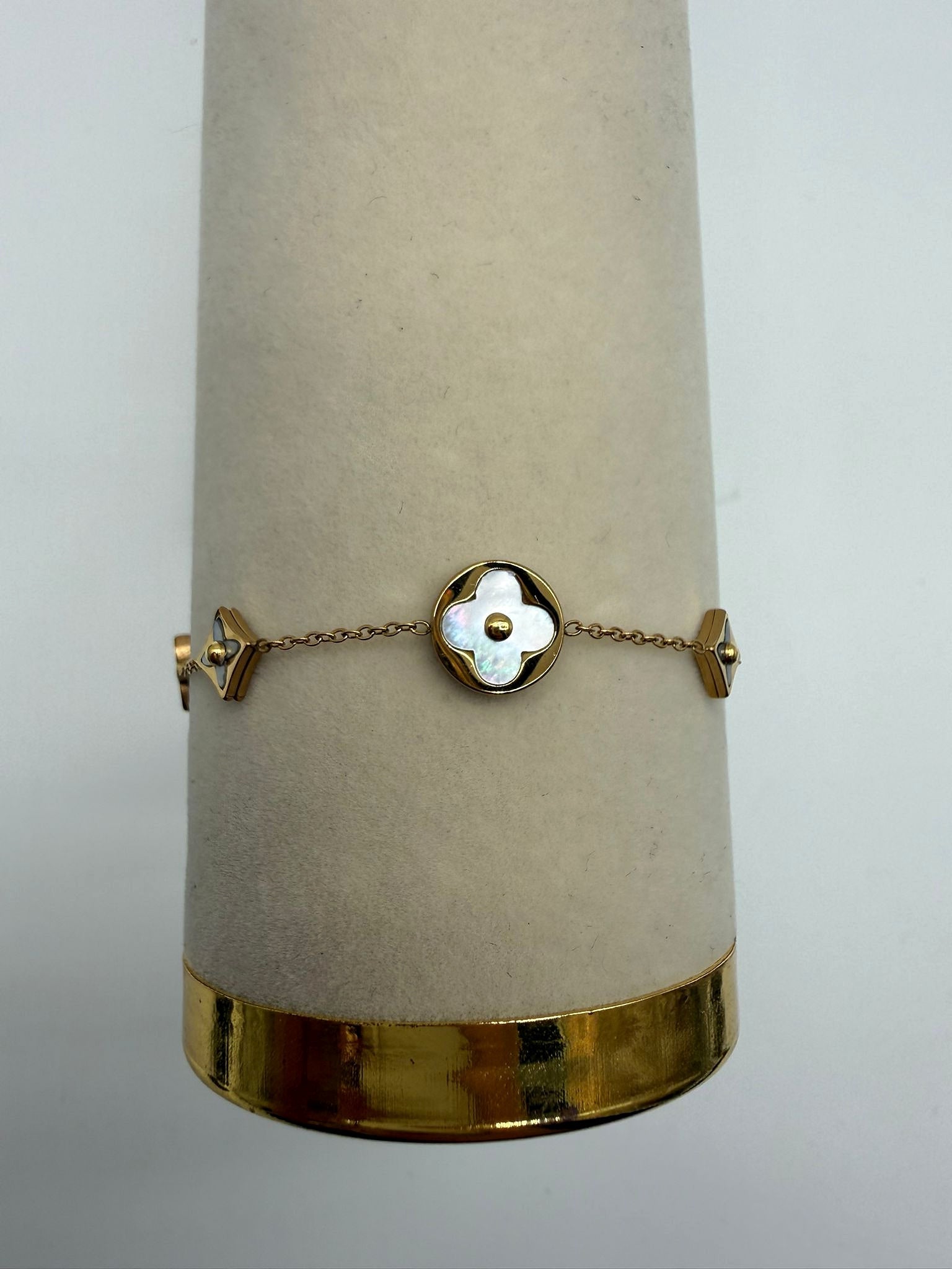 Bracelet en acier inoxydable doré à motifs fleur Bijouinox Paris