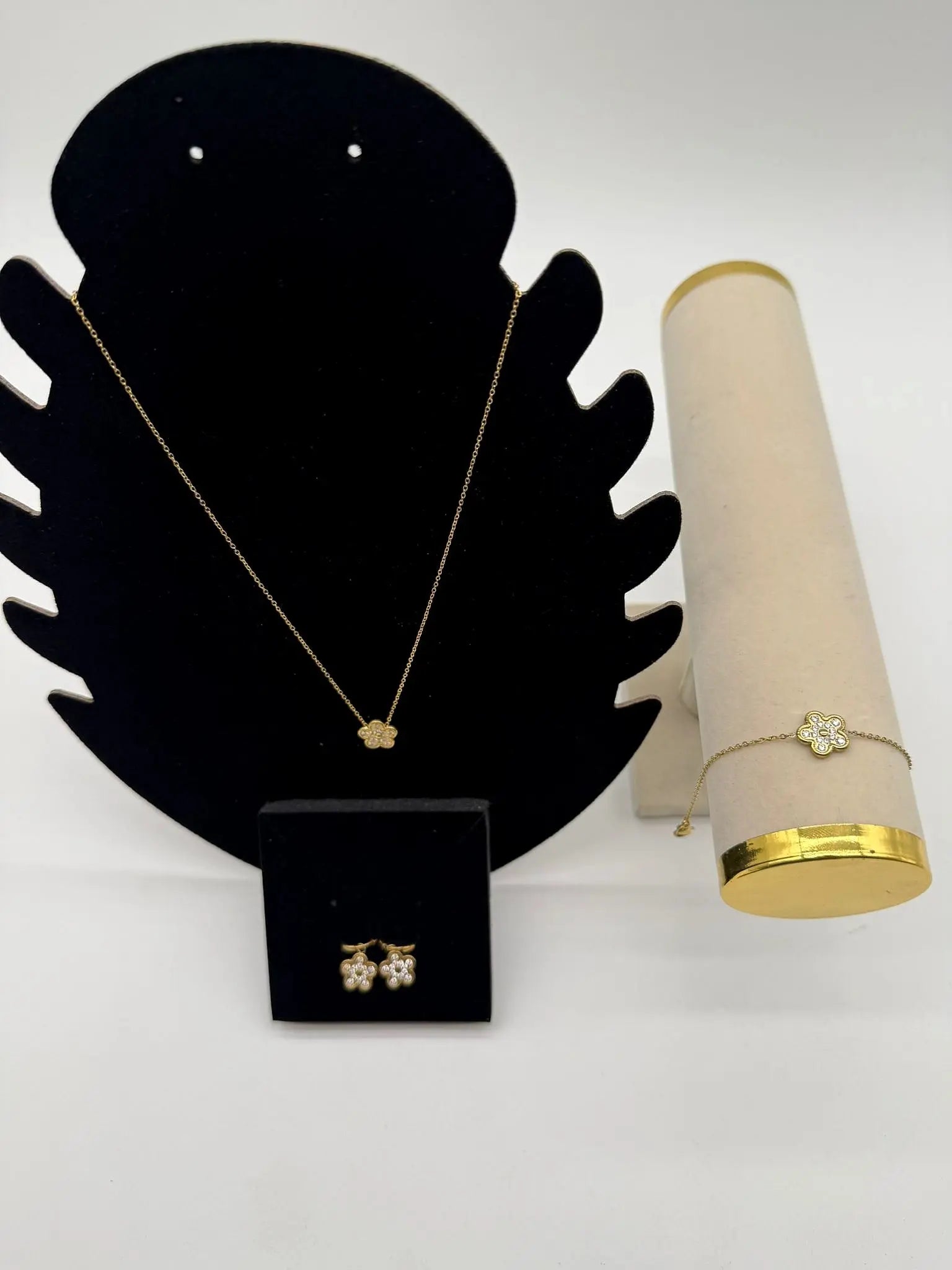 Parure Fleur Élégance en acier inoxydable - vue d'ensemble