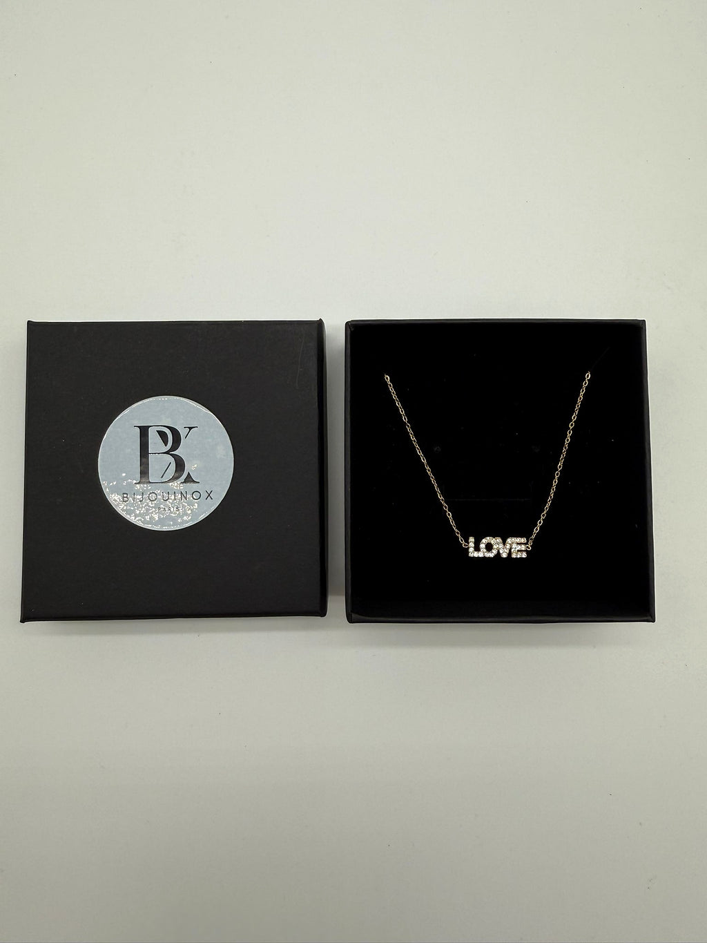 Bracelet en acier inoxydable doré LOVE cristaux - détail