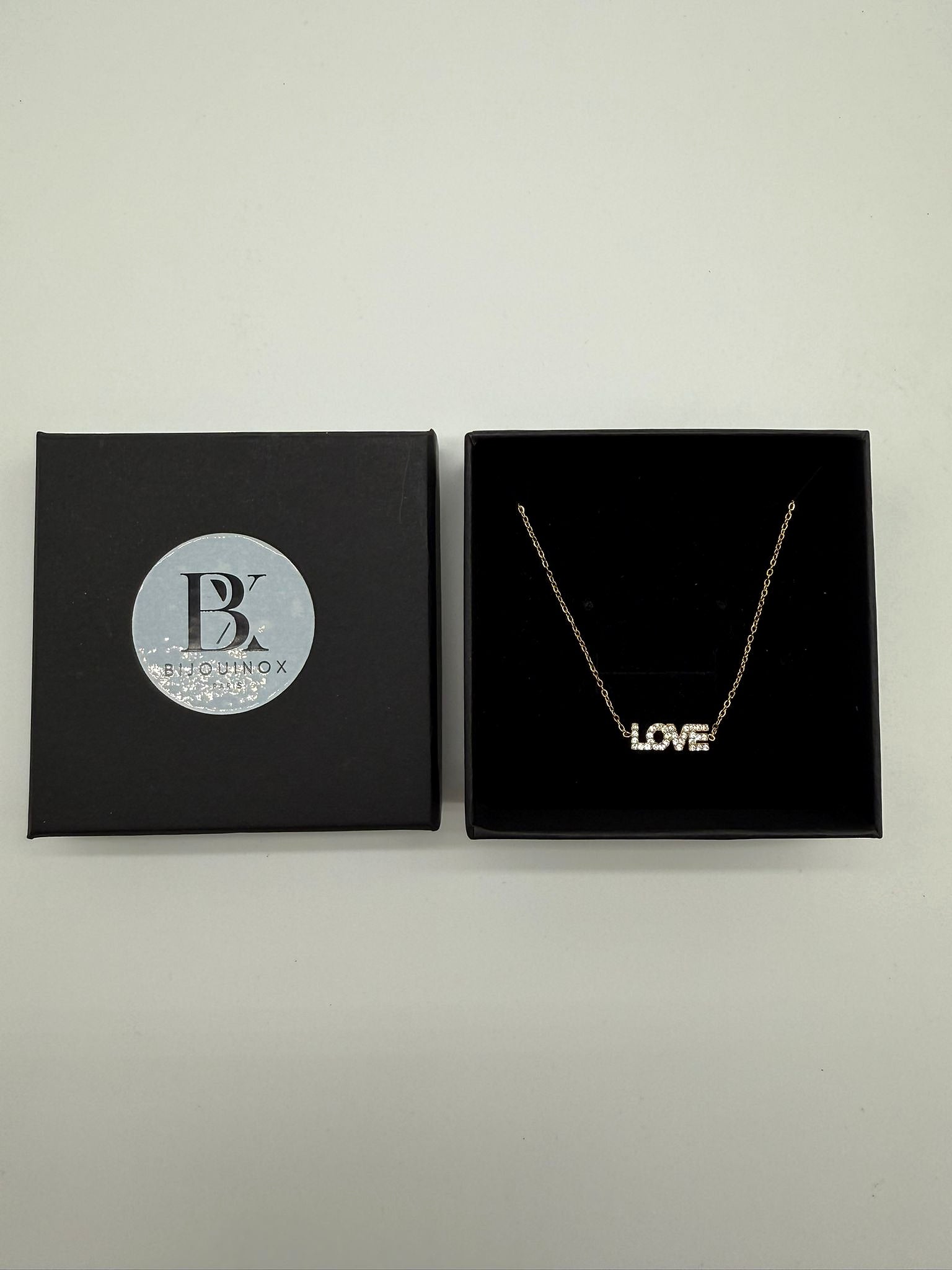 Bracelet en acier inoxydable doré LOVE cristaux - détail