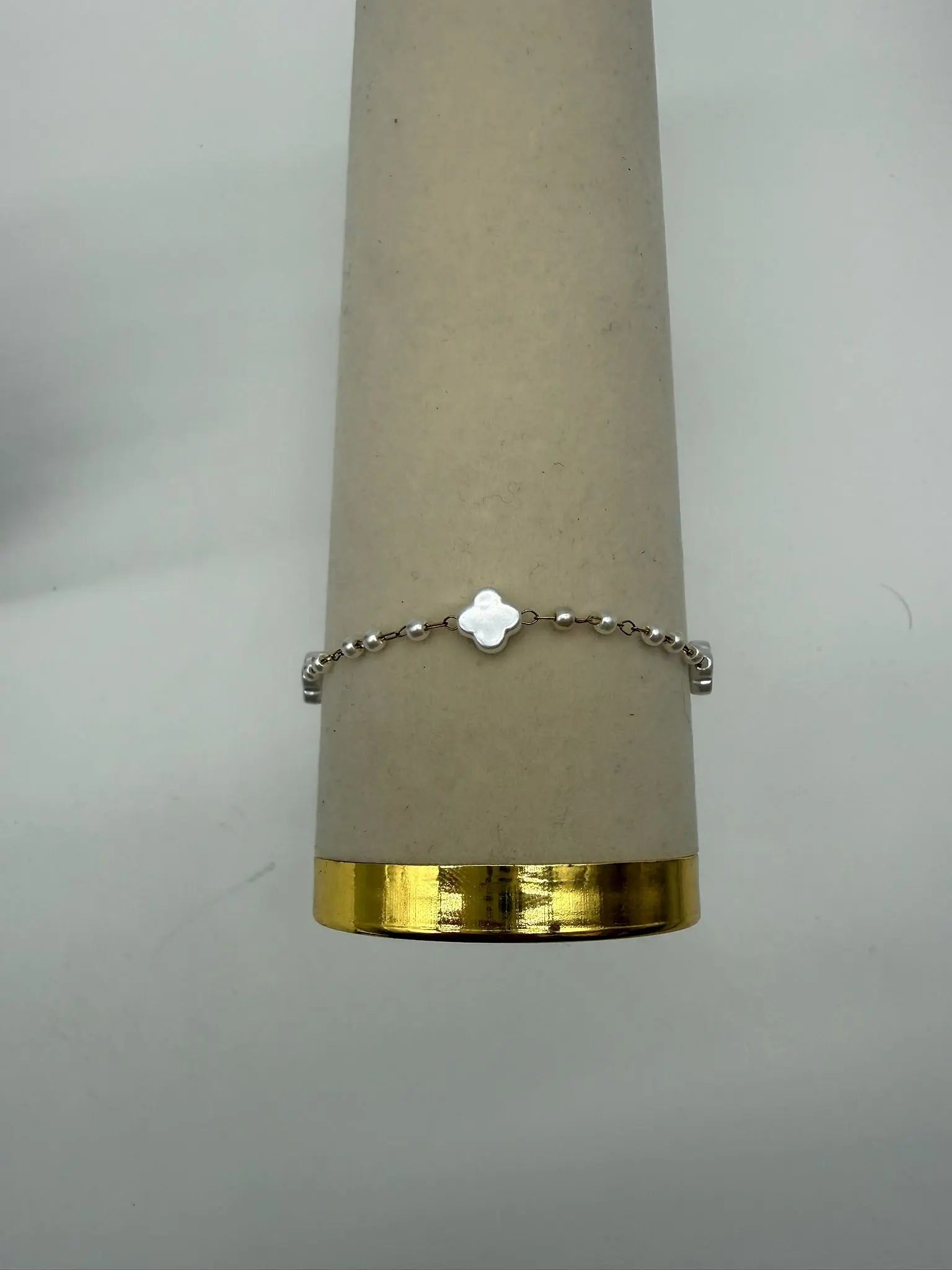 Parure Trèfle Perlé en acier inoxydable doré - détail trèfle et perles